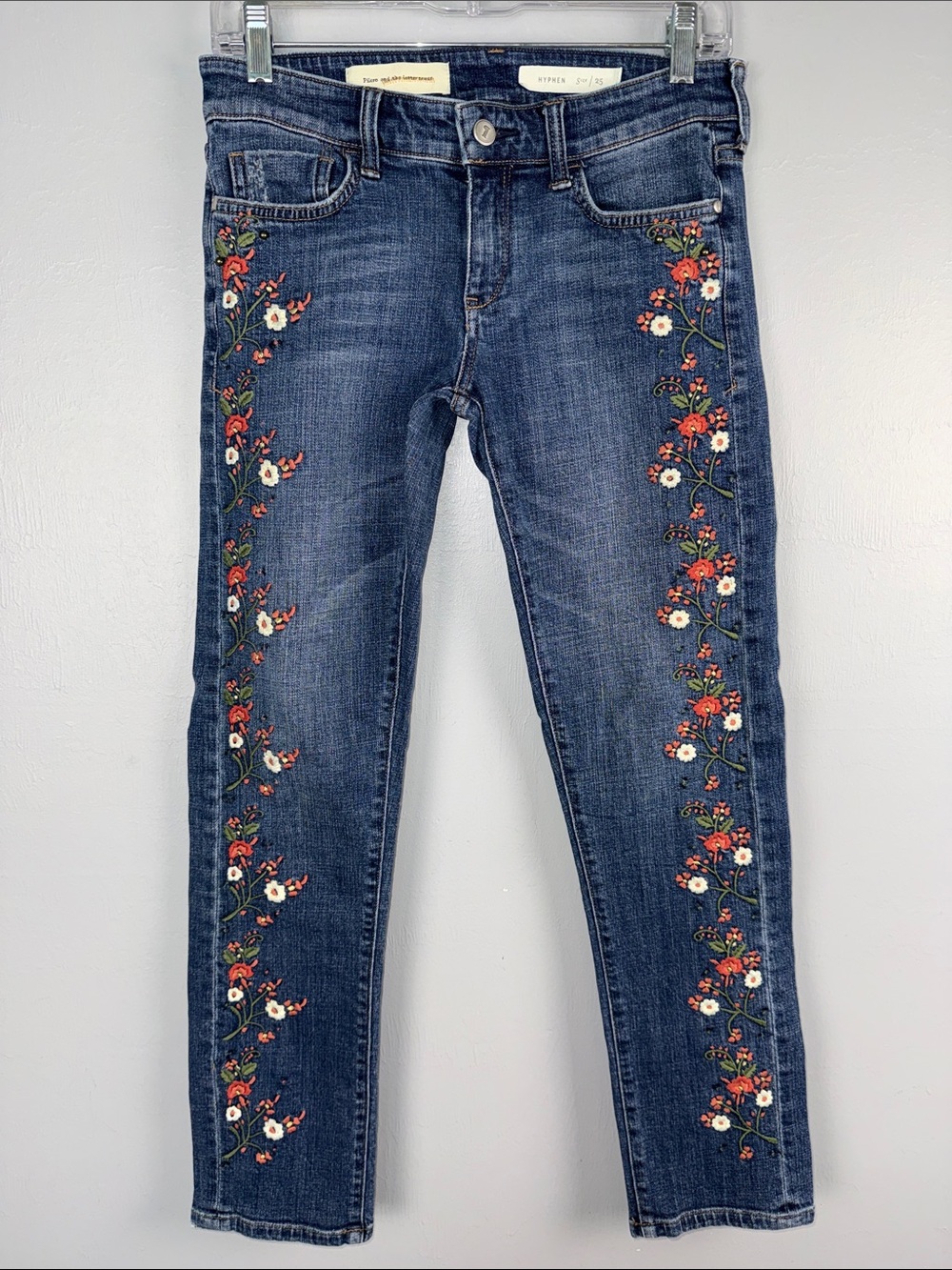 Pilcro Anthropologie Denim Jeans Hyphe sz 25 Blue Low Rise Floral Embroidery